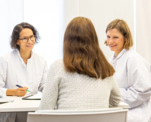 Patient:innengespräch im Endometriosezentrum des Martin-Luther Krankenhauses Berlin.